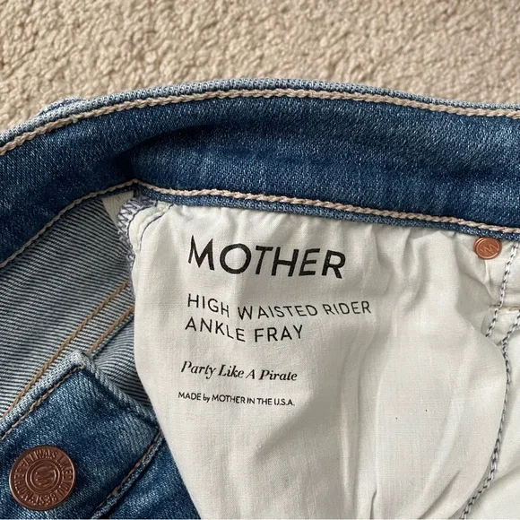 MOTHER High Waisted Rider Ankle Fray Size 30